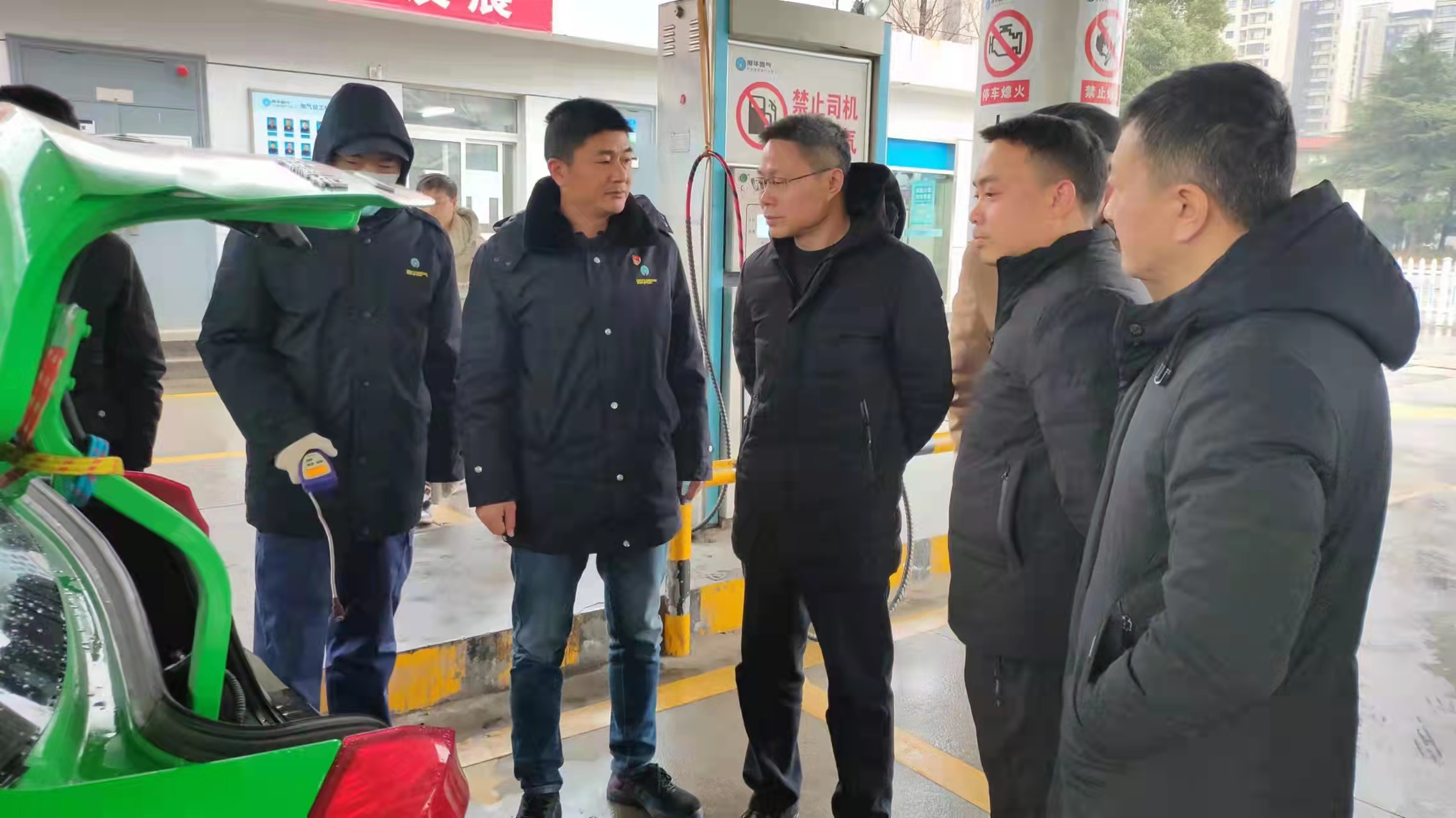 市市場(chǎng)監管局檢查組至加氣站開(kāi)展節前安全檢查